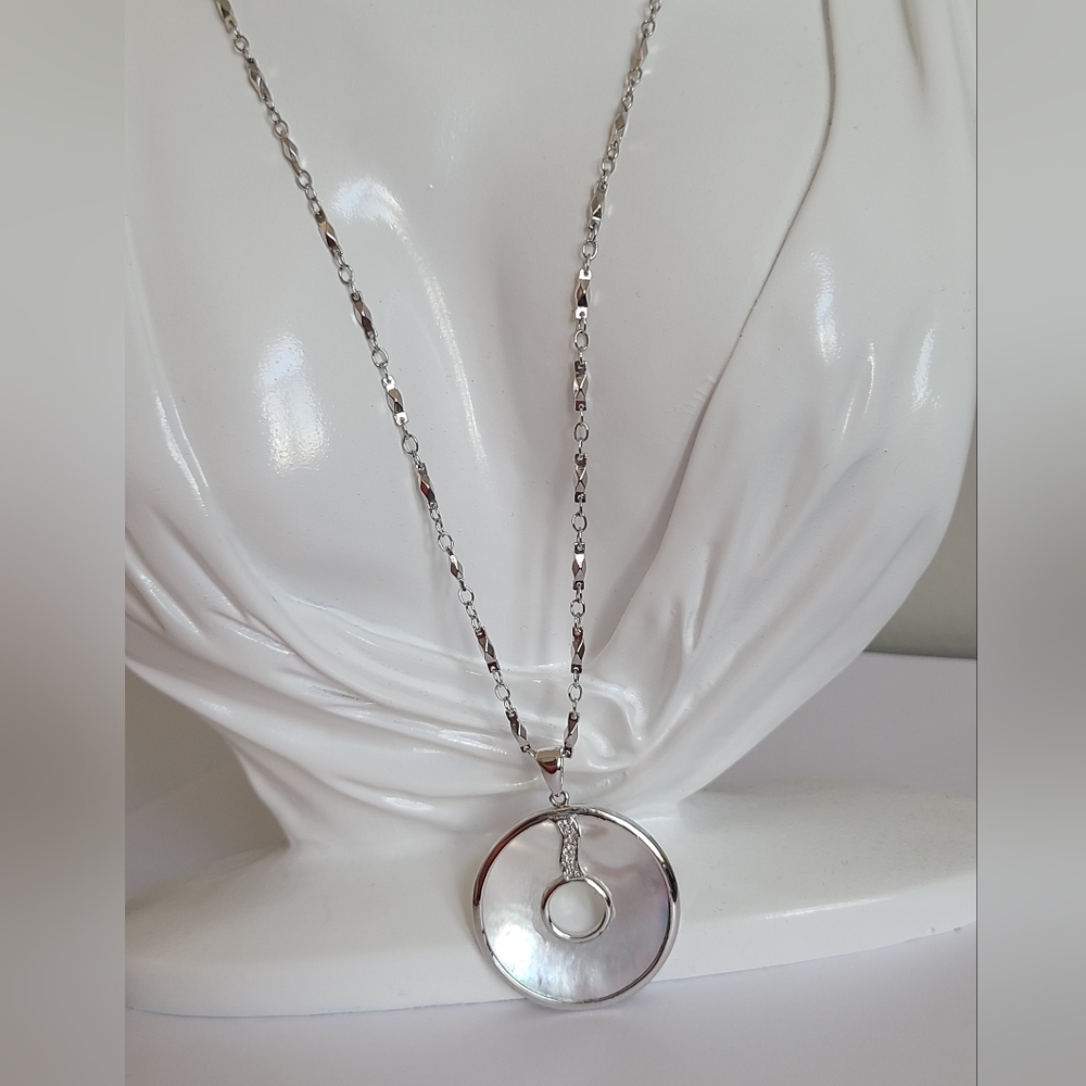 Vintage Long Chain Silver White Mother Pearl Shell Circle Boho Pendant Necklace